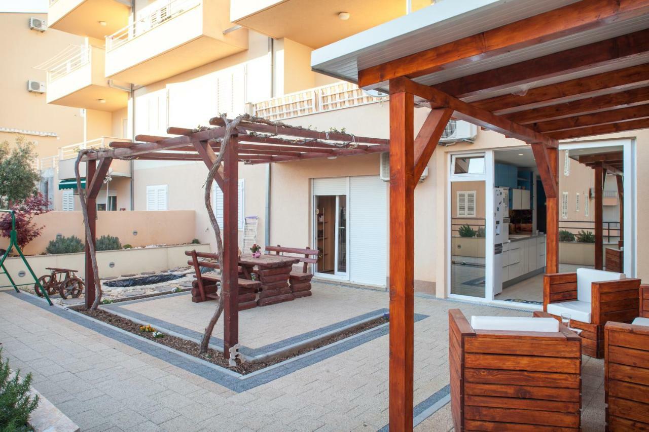 Studio Apartment Tia Макарска Екстериор снимка